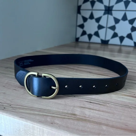 American Eagle XS Black Leather Belt with Gold Buckle - Picture 2 of 5